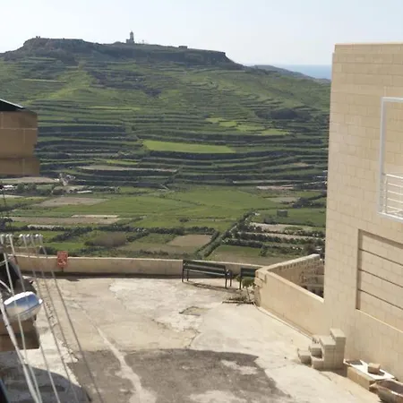 3 Bedroom With Private Pool In Gozo Case de vacanță *