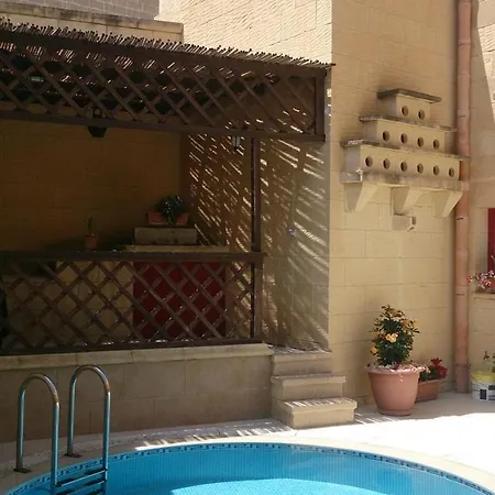 Case de vacanță 3 Bedroom With Private Pool In Gozo *