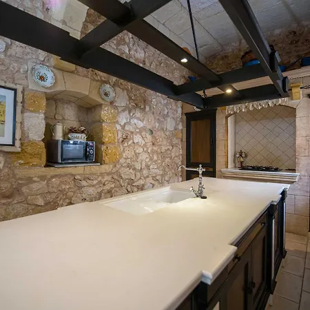 3 Bedroom With Private Pool In Gozo Case de vacanță *