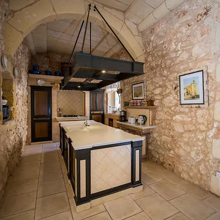 3 Bedroom With Private Pool In Gozo Case de vacanță *