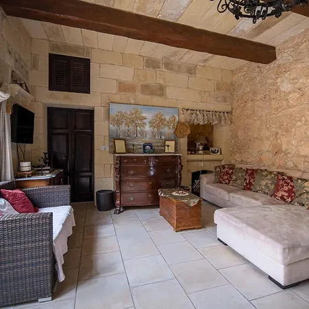3 Bedroom With Private Pool In Gozo Case de vacanță *