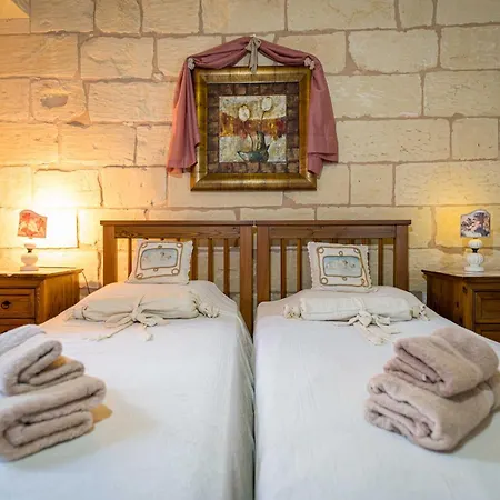 Case de vacanță 3 Bedroom With Private Pool In Gozo *