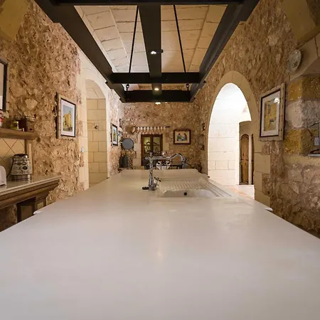 3 Bedroom With Private Pool In Gozo Case de vacanță