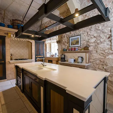 Case de vacanță 3 Bedroom With Private Pool In Gozo