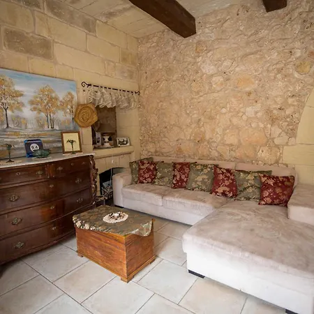 3 Bedroom With Private Pool In Gozo Case de vacanță *